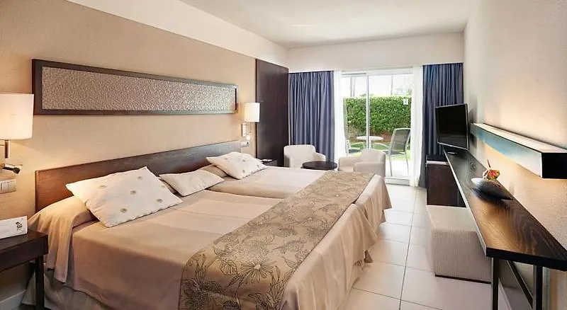 Hipotels Mediterraneo Club Sa Coma  Semesteranläggning (resort)